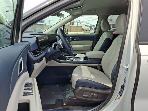 New 2026 Kia Carnival EX FWD image 11