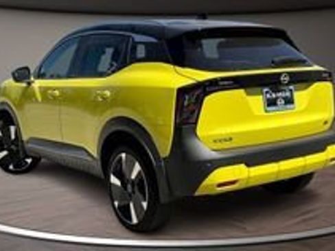 Certified 2025 Nissan Kicks SR w/ Interior Electronics Package image 3