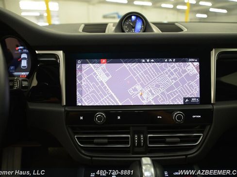 Used 2023 Porsche Macan image 30