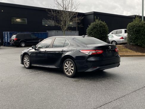 Used 2019 Toyota Camry LE image 14