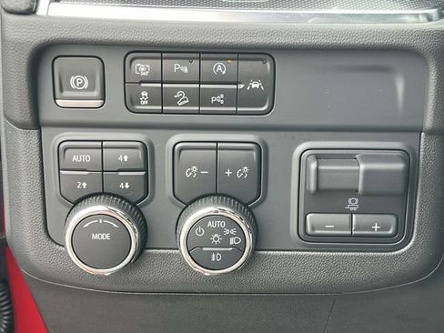 Used 2025 Chevrolet Tahoe RST w/ Comfort Package AWD/4WD image 28