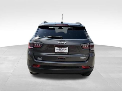 Used 2022 Jeep Compass Latitude FWD image 10