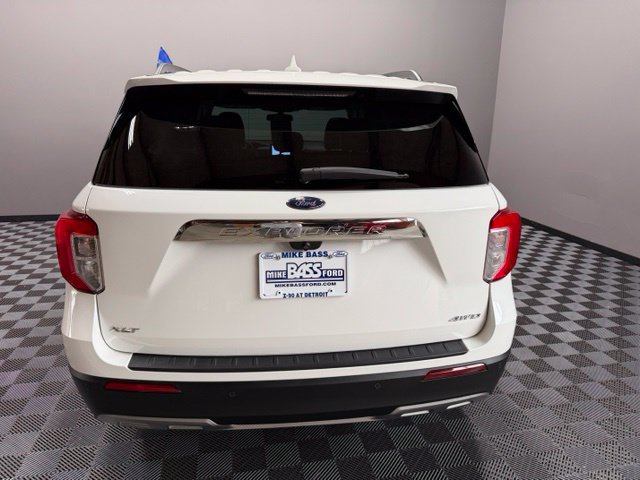 Used 2022 Ford Explorer XLT w/ Equipment Group 202A AWD/4WD image 11