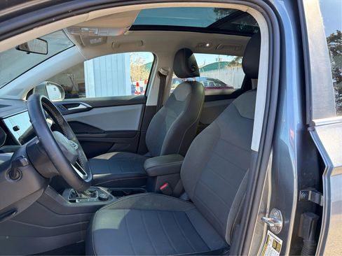 Used 2022 Volkswagen Taos SE image 11