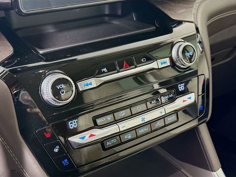 Used 2021 Ford Explorer Platinum w/ Equipment Group 601A image 17