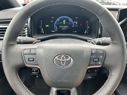 Used 2025 Toyota Camry SE w/ Convenience Package FWD image 27
