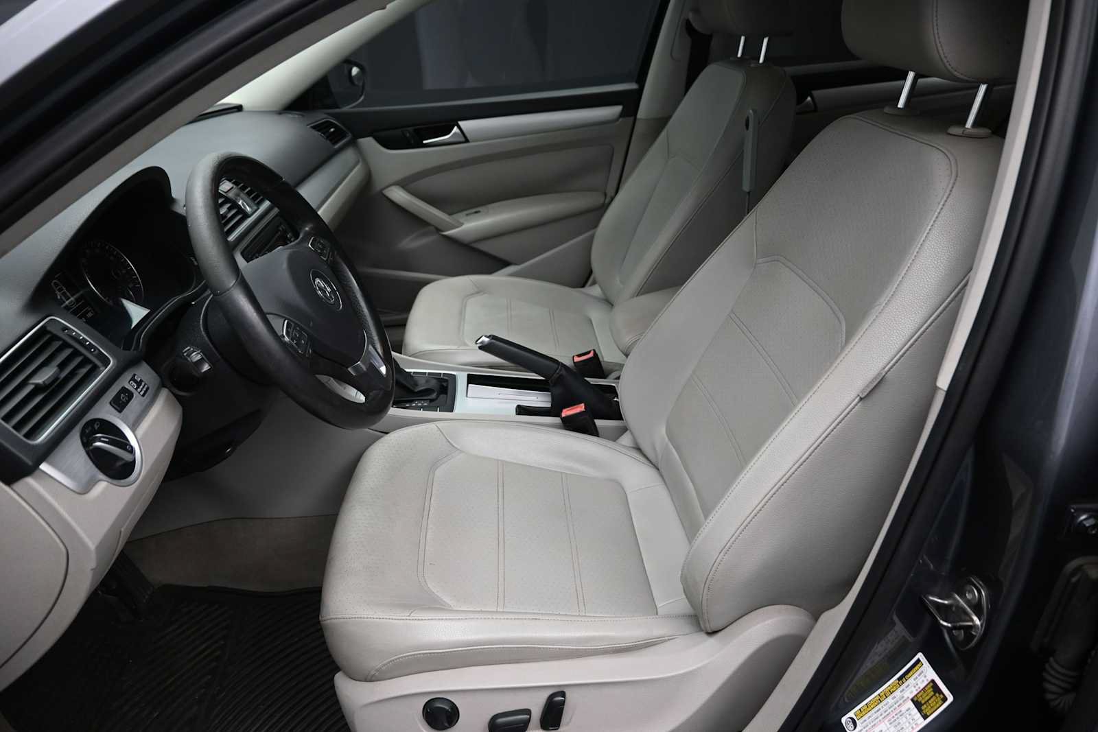 Used 2012 Volkswagen Passat TDI SE FWD image 10