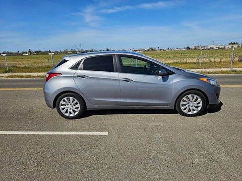 Used 2016 Hyundai Elantra GT image 4