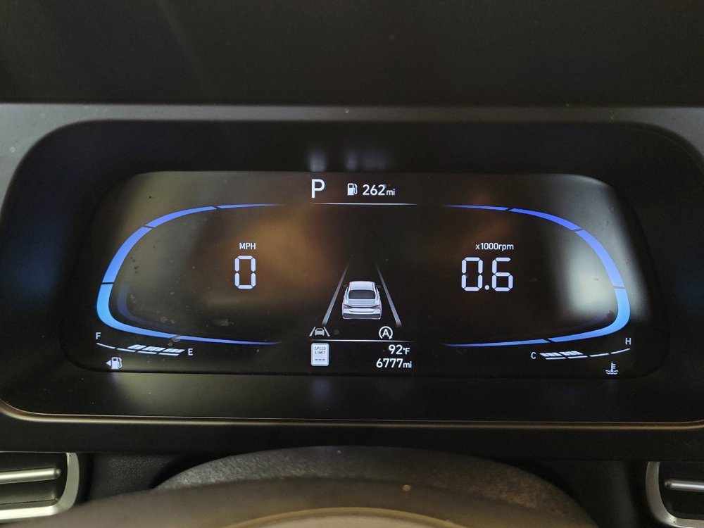 Used 2025 Hyundai Elantra SE FWD image 23