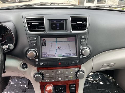 Used 2012 Toyota Highlander Limited w/ Tow Pkg AWD/4WD image 19