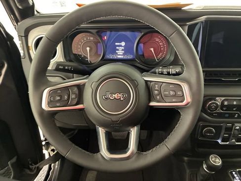 Used 2025 Jeep Wrangler Unlimited Sahara AWD/4WD image 22