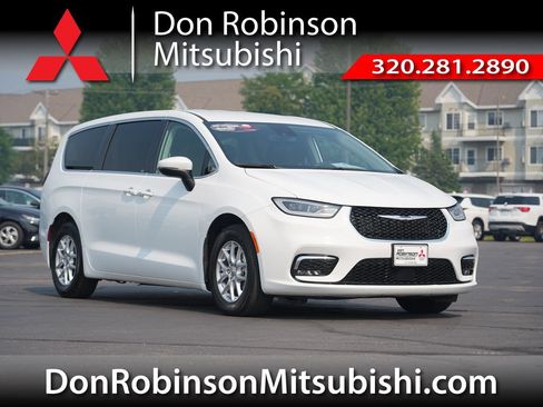 Used 2023 Chrysler Pacifica Touring-L FWD image 1