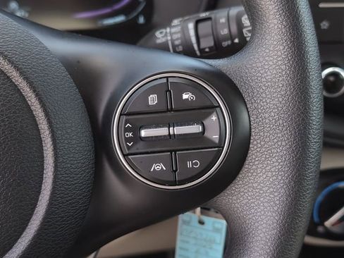 Used 2025 Kia Soul LX w/ LX Technology Package FWD image 24