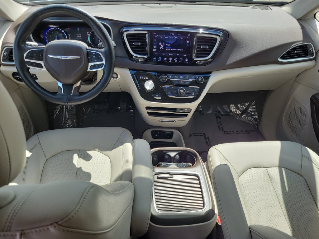 Used 2020 Chrysler Pacifica Touring-L w/ Advanced Safetytec Group FWD image 11