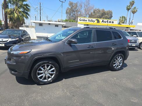Used 2018 Jeep Cherokee Limited AWD/4WD image 11