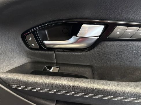 Used 2018 Land Rover Range Rover Evoque SE image 18