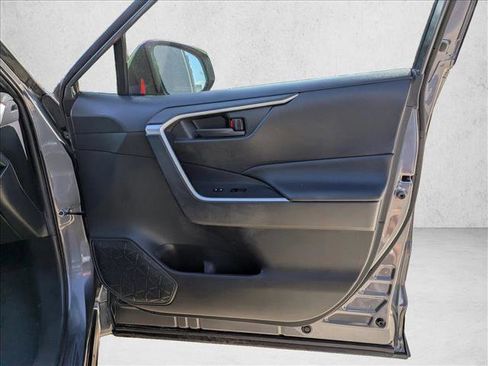 Used 2021 Toyota RAV4 SE w/ Weather & Moonroof Package image 28