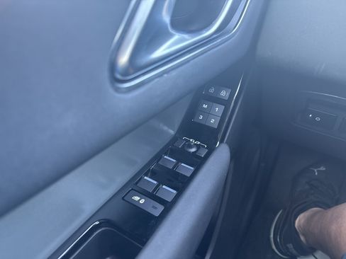 Used 2024 Land Rover Range Rover Velar S image 30