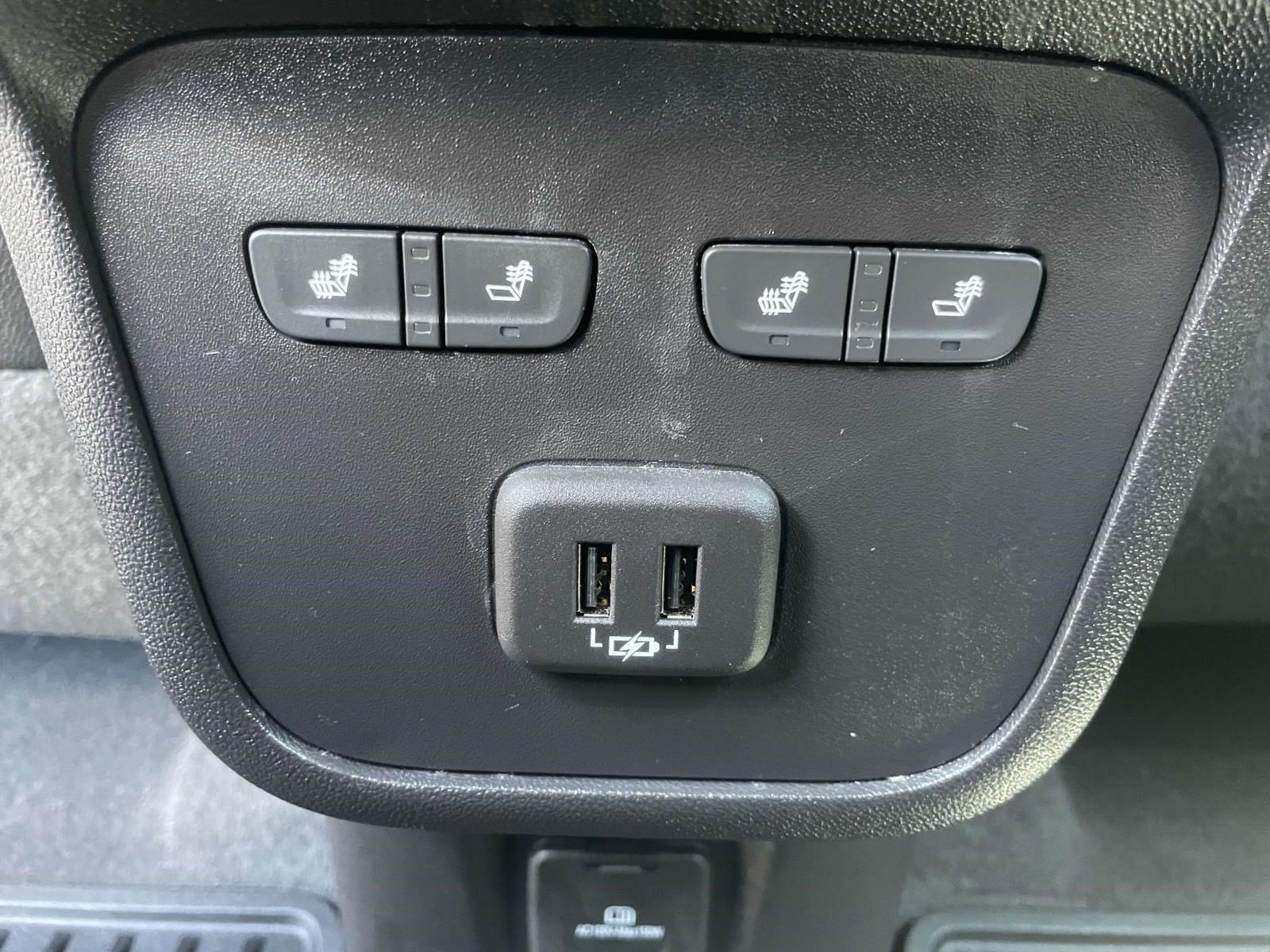 Used 2024 Chevrolet Equinox Premier AWD/4WD image 13