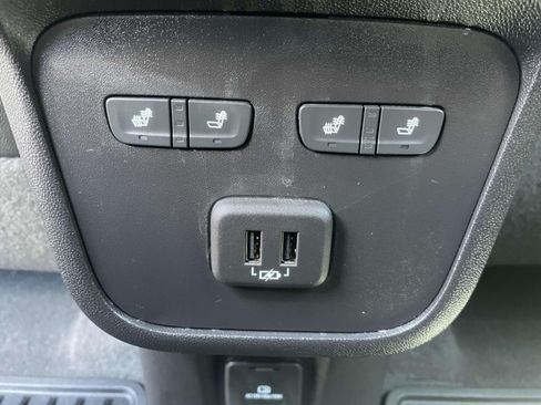 Used 2024 Chevrolet Equinox Premier AWD/4WD image 13