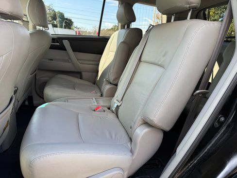 Used 2013 Toyota Highlander Plus image 25