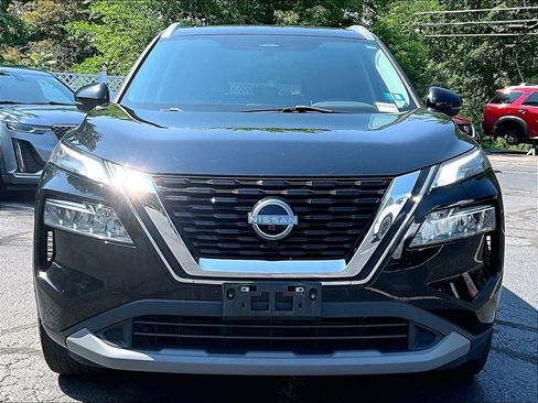 Used 2022 Nissan Rogue SV w/ SV Premium Package AWD/4WD image 2