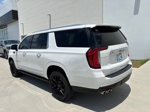 Used 2022 GMC Yukon XL Denali w/ Denali Ultimate Package AWD/4WD image 5