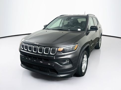 Used 2022 Jeep Compass Latitude w/ Convenience Group AWD/4WD image 3