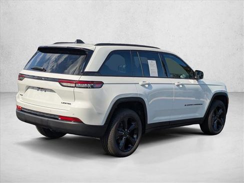 Used 2025 Jeep Grand Cherokee Limited w/ Black Appearance Package image 5