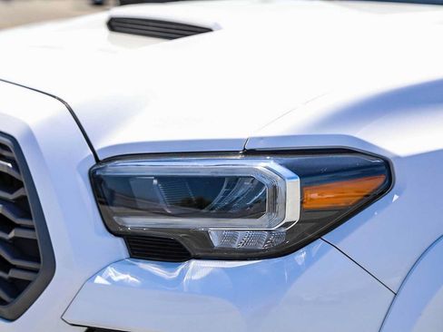 Used 2022 Toyota Tacoma TRD Sport w/ Technology Package RWD image 8