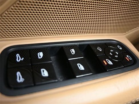 Used 2019 Porsche Panamera 4 w/ Premium Package image 32