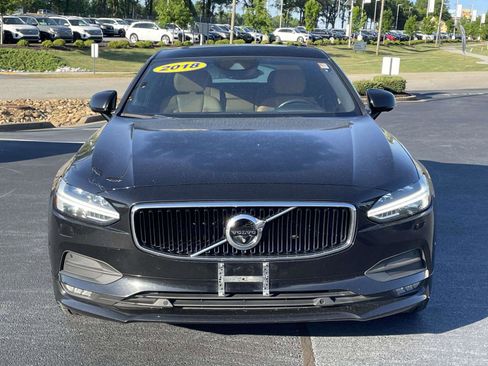 Used 2018 Volvo S90 T5 Momentum w/ Convenience Package FWD image 2