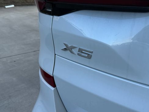 New 2026 BMW X5 xDrive50e w/ M Sport Package AWD/4WD image 5