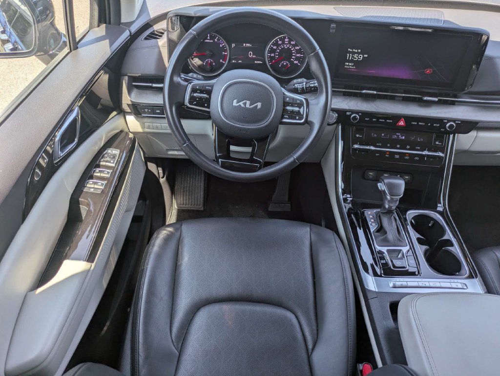 Used 2024 Kia Carnival EX FWD image 23