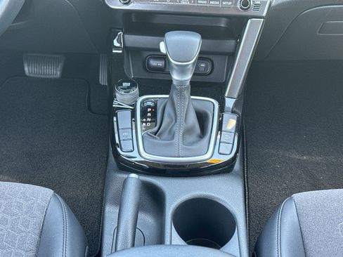 Used 2025 Kia Seltos S FWD image 12