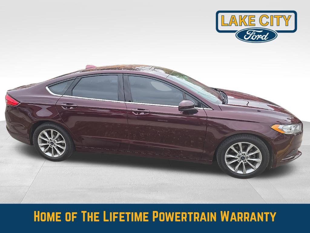 Used 2017 Ford Fusion SE w/ Fusion SE Technology Package FWD image 4