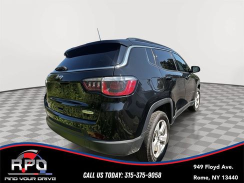 Used 2019 Jeep Compass Latitude w/ Cold Weather Group AWD/4WD image 3