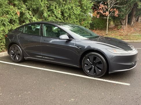 Used 2025 Tesla Model 3 Long Range image 8