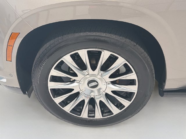 Used 2025 Cadillac Escalade ESV Premium Luxury Platinum AWD/4WD image 25