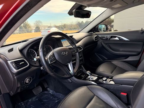 Used 2017 INFINITI QX30 image 16