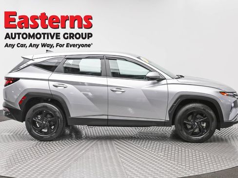 Used 2024 Hyundai Tucson SE AWD/4WD image 4