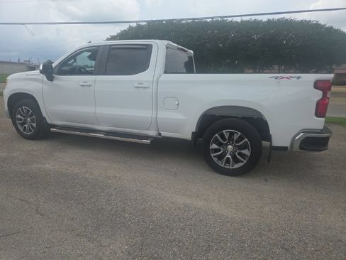 Used 2022 Chevrolet Silverado 1500 LT AWD/4WD image 7