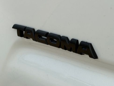 Used 2020 Toyota Tacoma SR w/ SR Convenience Package image 10