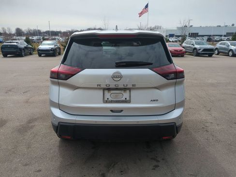 Used 2025 Nissan Rogue SV image 7