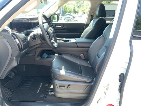 Used 2025 Nissan Armada SV RWD image 17