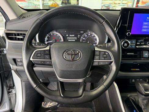 Used 2024 Toyota Highlander XLE image 26