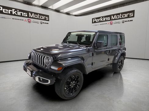 Certified 2025 Jeep Wrangler Unlimited Sahara w/ Safety Group AWD/4WD image 1