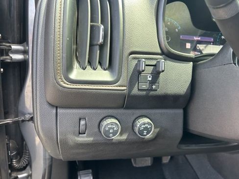 Used 2022 GMC Canyon AT4 w/ Driver Alert Package AWD/4WD image 17