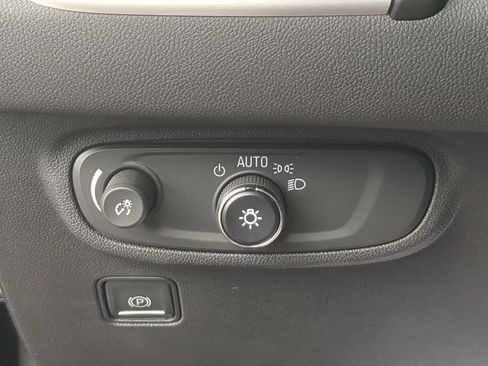 Used 2023 GMC Terrain SLE w/ Driver Convenience Package FWD image 17