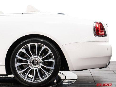 Used 2018 Rolls-Royce Dawn image 15